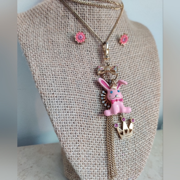 Betsey Johnson Long Bunny Necklace w/Earrings - Picture 7 of 11